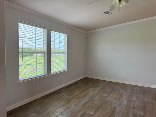 Photo - 8600 S Loop 1604 E