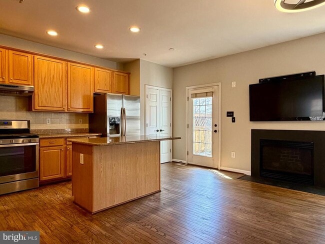 Photo - 6036 Helmsman Way