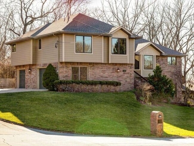 Building Photo - Executive 4 Bedroom 4 Bath 3+ Car Garage -... Rental