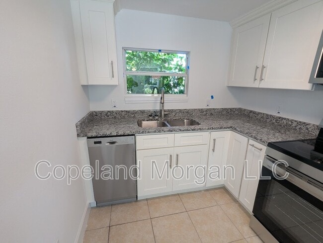 Photo - 2033 1/2 20th Street South