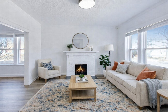 Photo - 3047 W Berteau Ave Unidad 1