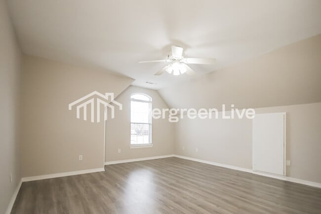 Photo - 1668 Niagara St