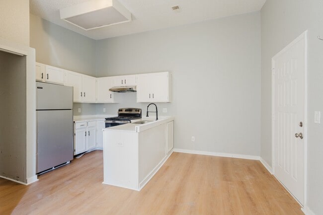 Photo - Penthouse level 1bed condo with private balcony