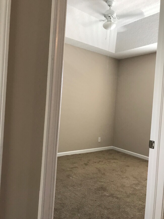 Photo - 1651 Hawthorne Plz