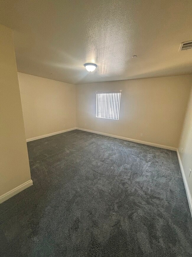 Photo - 1229 W 60th St