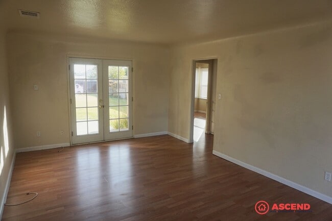 Photo - Charming 2 Bedroom Home In Oildale!