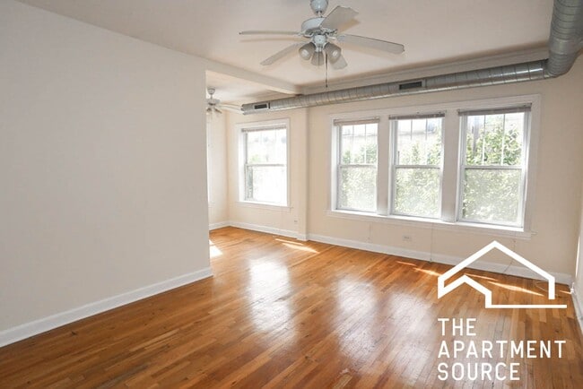 Photo - 3521 N Broadway Unidad 3E