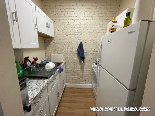 Building Photo - 890 Huntington Ave Rental