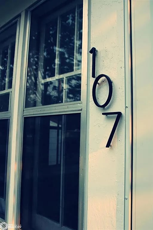 Photo - 107 E Vest St