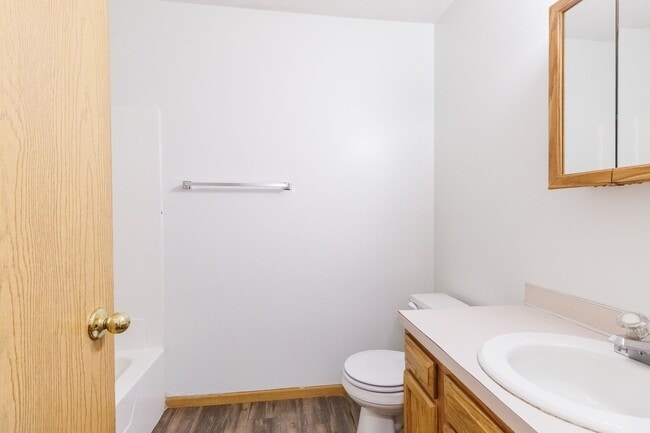 Photo - 520-522 Lamont Unit 520