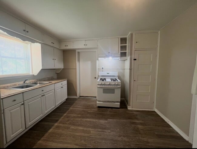 Photo - 415 Randall St