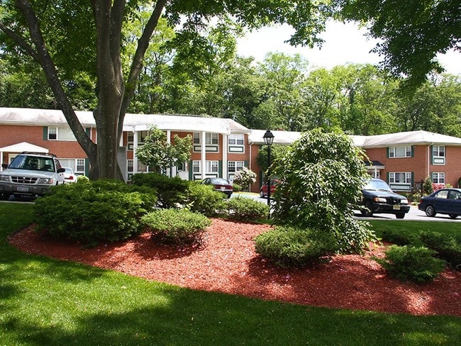 Mall & Starview Gardens - Mall & Starview Gardens Apartments
