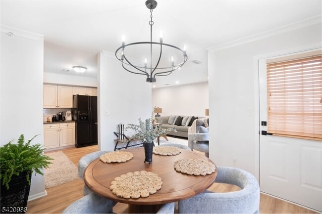 Photo - 8 Springholm Dr