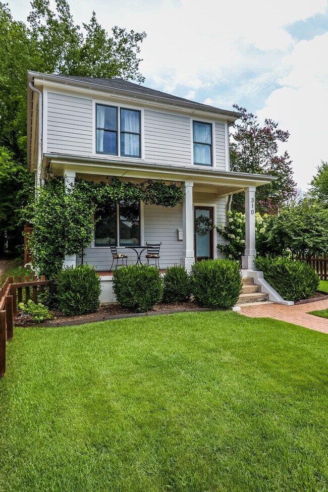 Photo - 310 Heck Street