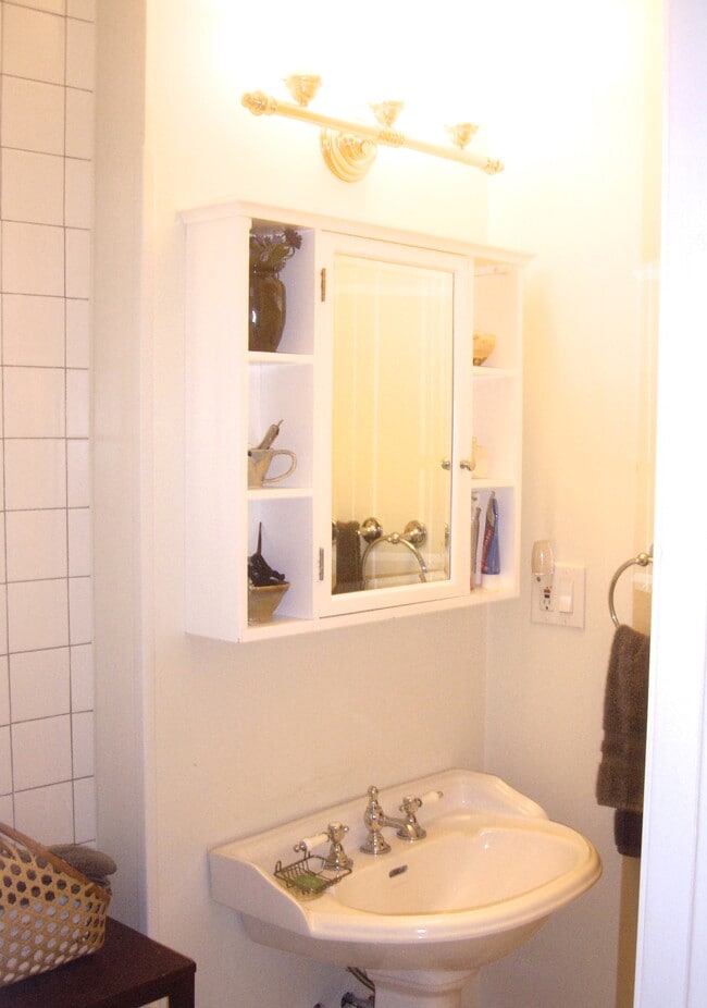 Bath - 22 Lyon St Unit 1 floor walkout garden