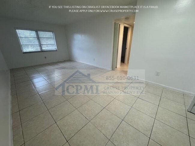 Photo - Lakeview Apartments - 5911 SW 41 St