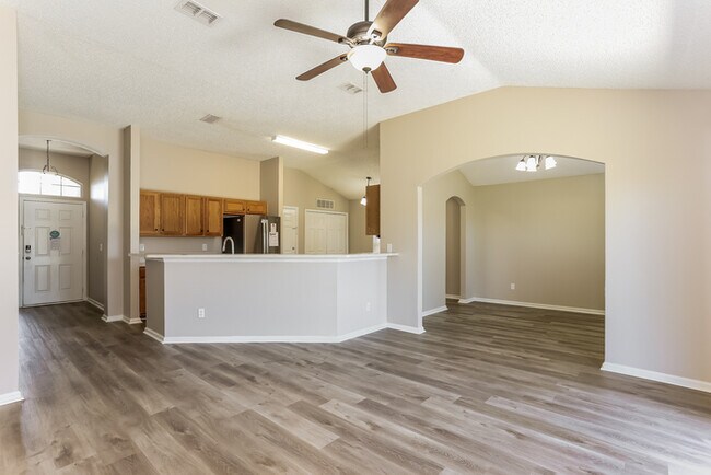 Photo - 1448 Seawolf Trail N