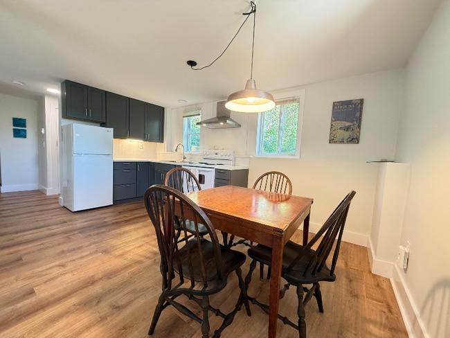 Photo - 74 Battle Ave Unidad B