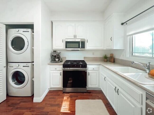 Building Photo - Gorgeous 2 Bed in Fire Mountain with Amazi... Rental