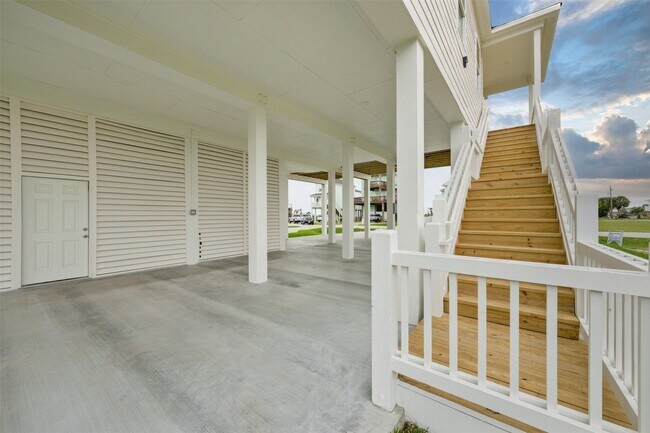 Photo - 23107 Miramar Dr