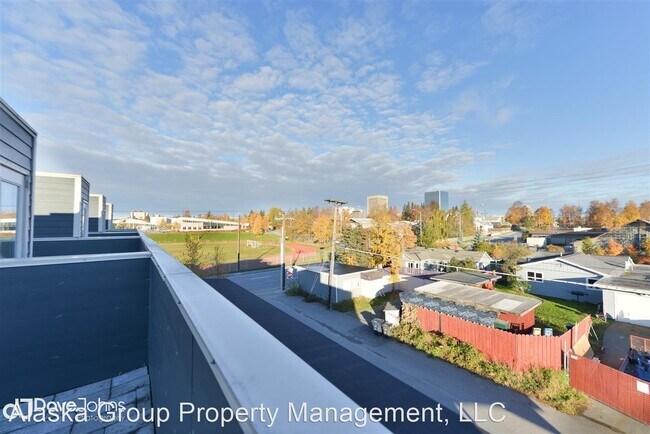 Photo - 2 br, 1.5 bath House - 233 W 13th Ave