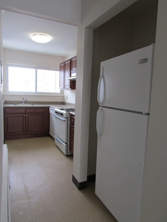 2BR Townhome - Phillips Village