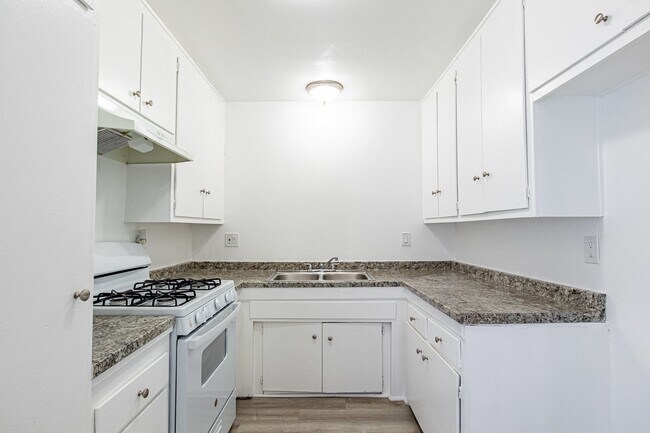 Parthenia Twin Apartments