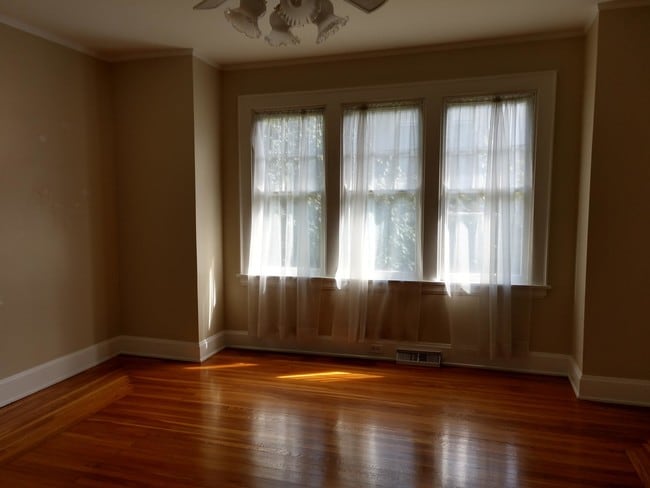 Photo - 3538 Linwood Ave