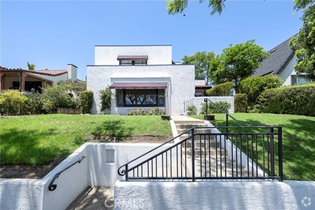 Building Photo - 405 W Brookdale Pl Rental
