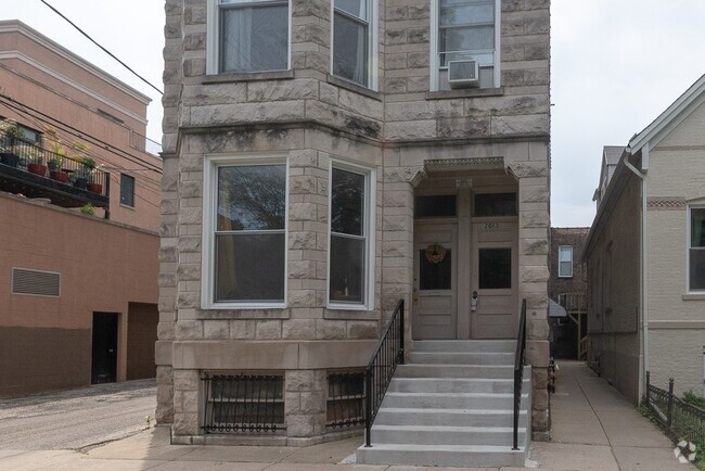 Building Photo - 2013 W Iowa St Rental