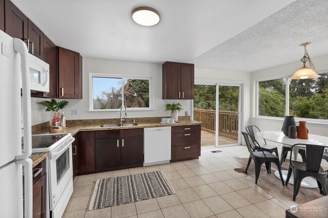 Photo - 500 Stevens Ave NW