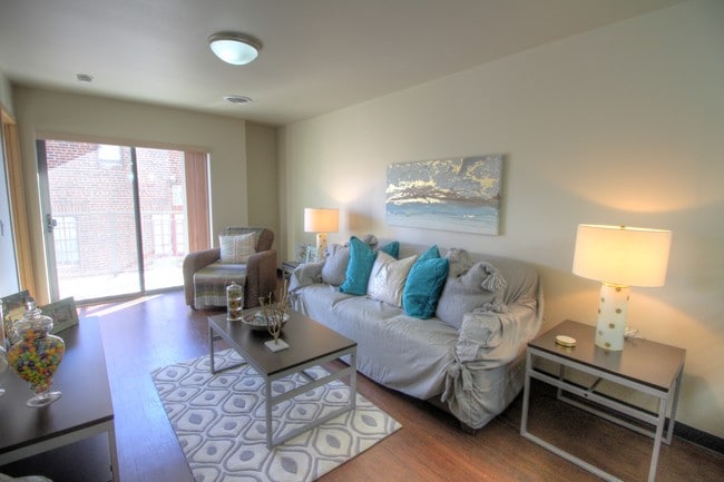 229 Lakelawn *Student Housing*