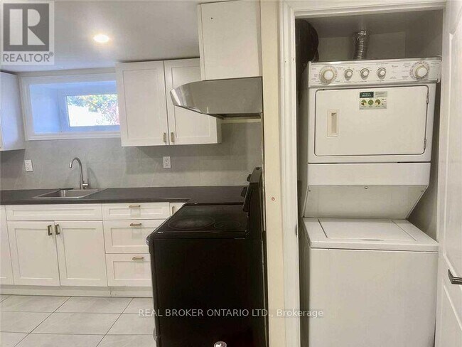 Photo - 36 Carlyle Crescent