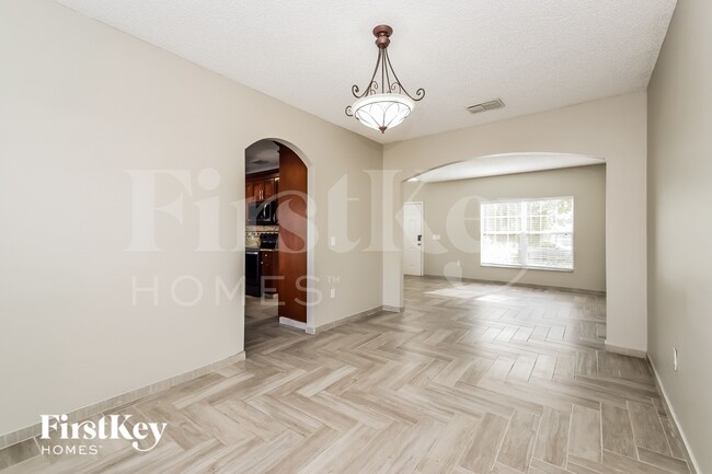 Photo - 654 Parakeet Ct