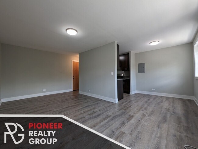 Photo - 520 W Surf St Unit 4