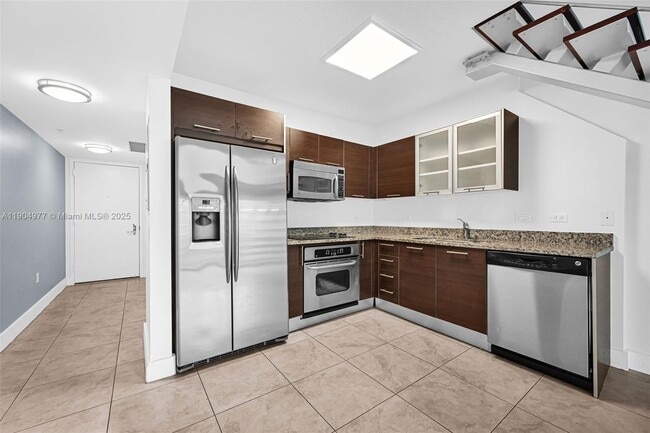 Photo - 41 SE 5th St Unidad 604