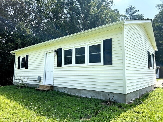 Building Photo - Cute Cottage Overlooking a Wooded Area Rental