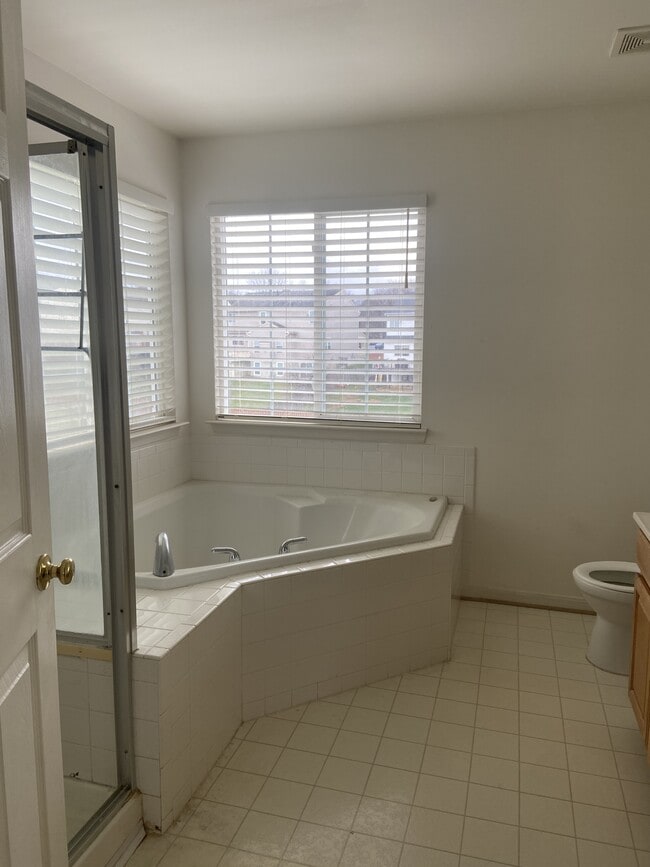 Photo - 305 N Old Dominion Ln