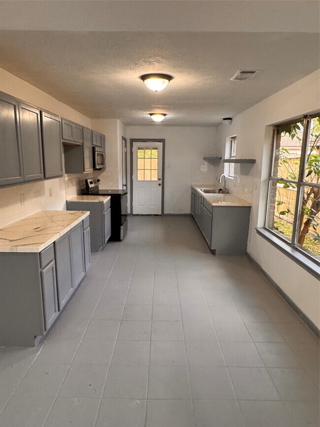 Photo - 604 Briarclift Ln