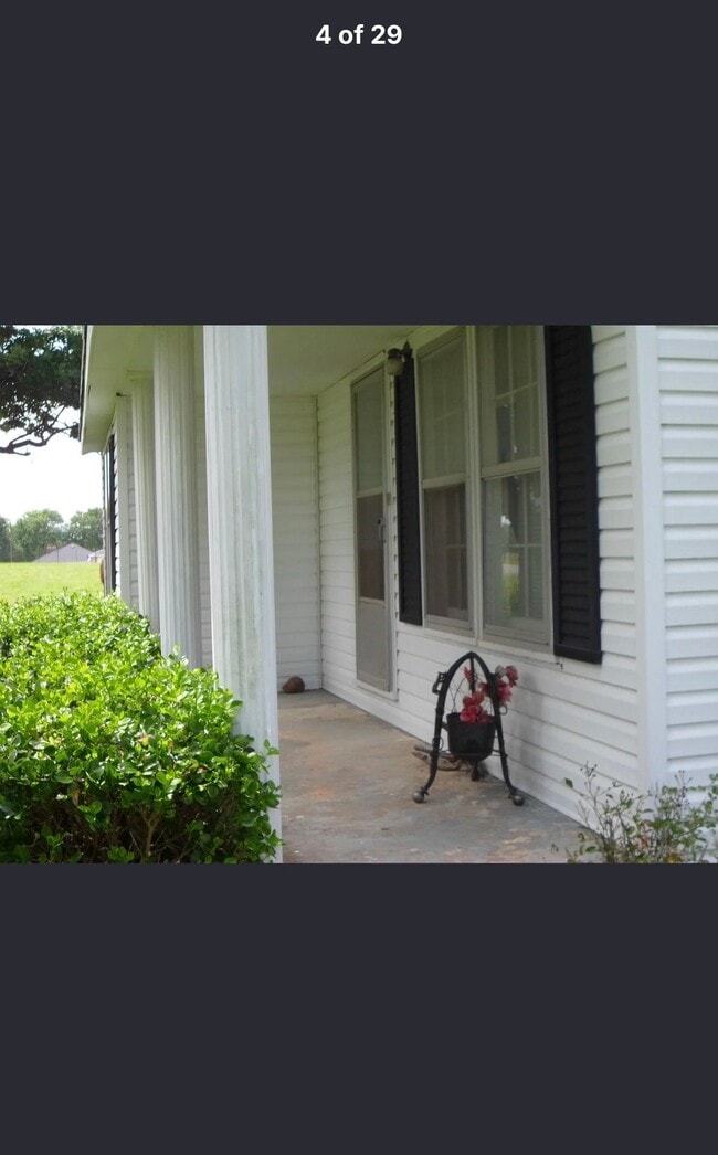 Photo - 1381 W Gooch Rd