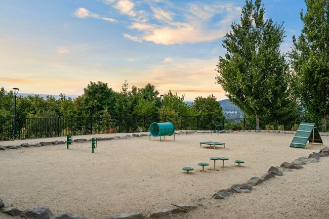 Altamont Summit Apartment Homes