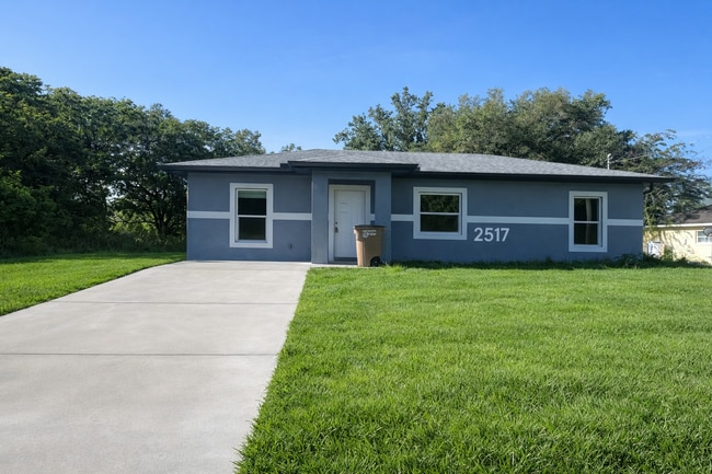 Building Photo - Beautiful 3 bedroom home Sw Lehigh Acres