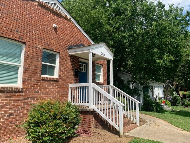 Building Photo - Cozy 2 Bedroom, 1 Bathroom Duplex – Comfor... Rental