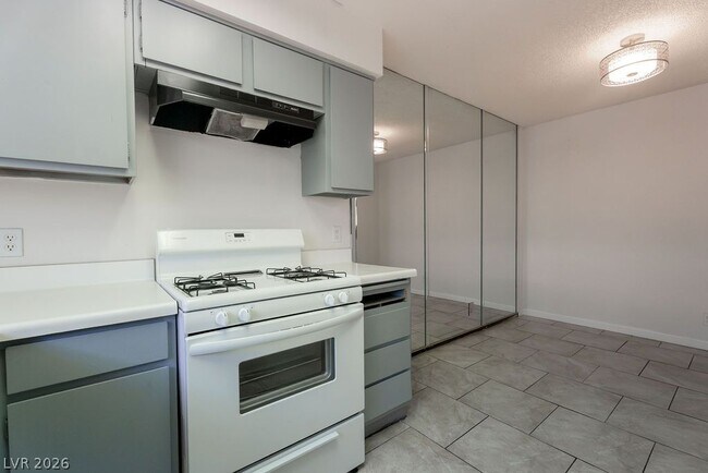 1722 E University Ave. Unit 7