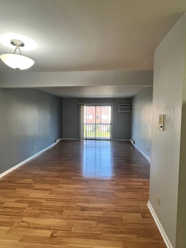 Building Photo - 10047 Kennedy Ave Unit #2B