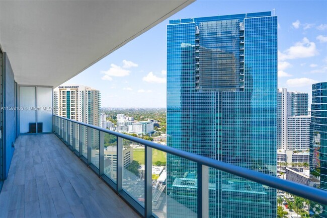 Building Photo - 1300 Brickell Bay Dr Unit 3100 Rental