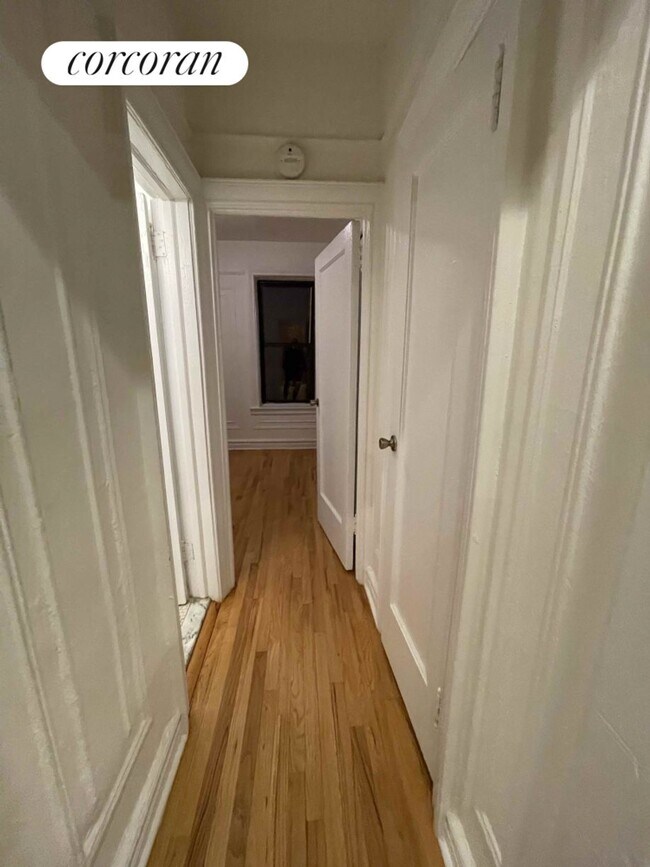 Photo - 5025 Broadway