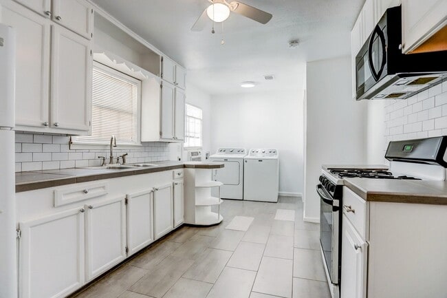Photo - 3446 Blodgett St