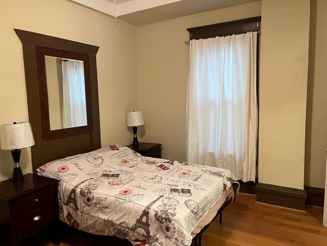 Photo - 105 W Railroad St Unit Wallace House