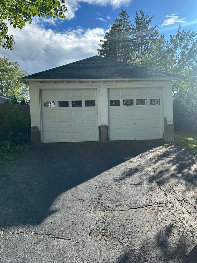 126 Berkshire Blvd